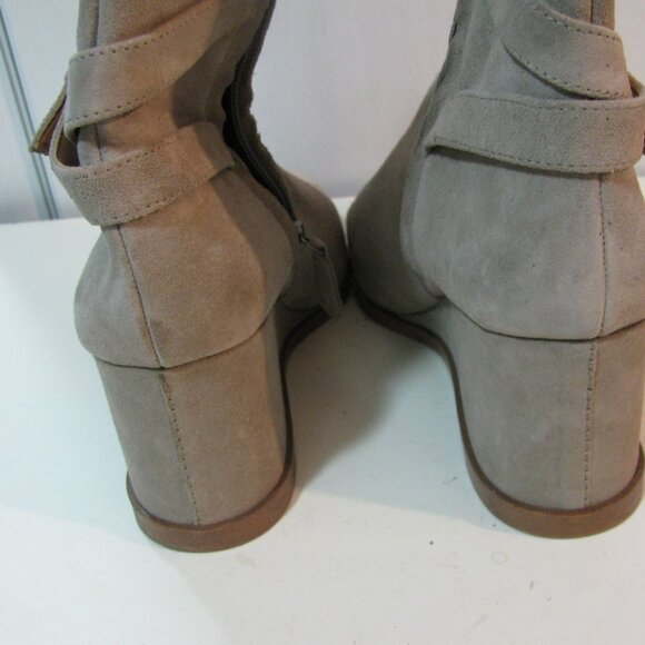 ** Santo Beige Tan Suede Boot 10M 10 NWOT Pointed Toe Zip Up Buckle Wedge Heel - Picture 13 of 13
